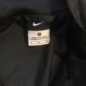 Nike athletic wind breaker jacket
